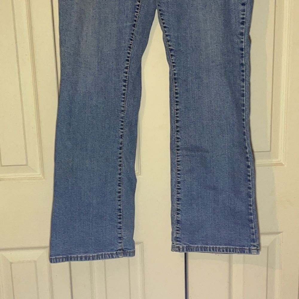 Levi's Vintage Y2K 550 Relaxed Boot Cut Jeans 12 - Picture 5 of 16